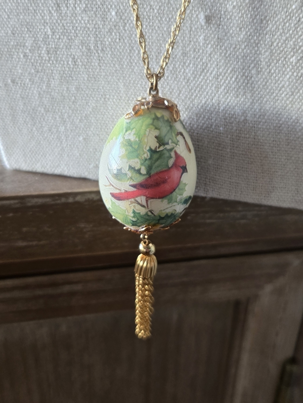 Vtg Hand Painted Cardinal Egg Pendant Necklace, 24"